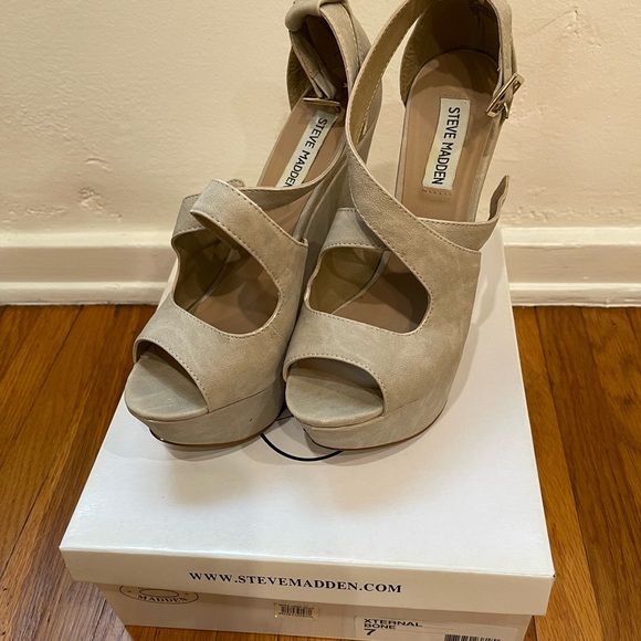 STEVE MADDEN - XTERNAL BONE WEDGES - SIZE 7 - Picture 3 of 9
